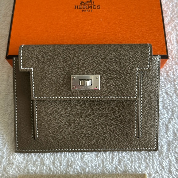 Hermes Chevre Chandra Kelly Pocket Compact Wallet Etoupe - Picture 4 of 17